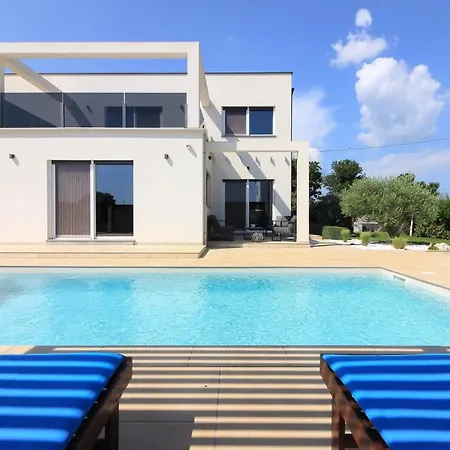 Mit Privatpool Fuer 8 Personen Ca 220 Qm In Sisan, Istrien Suedkueste Von Istrien