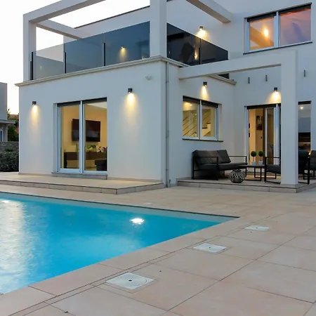 Mit Privatpool Fuer 8 Personen Ca 220 Qm In Sisan, Istrien Suedkueste Von Istrien * Sisan