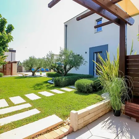 Mit Privatpool Fuer 8 Personen Ca 220 Qm In Sisan, Istrien Suedkueste Von Istrien