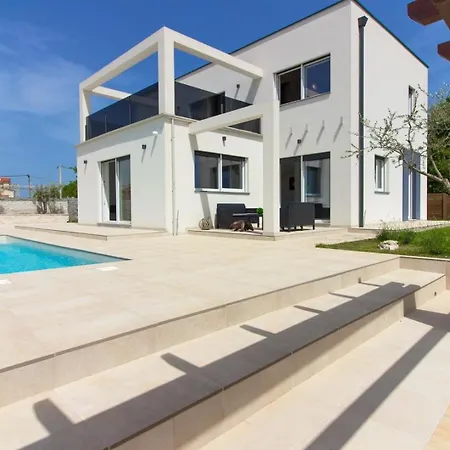 Holiday home Mit Privatpool Fuer 8 Personen Ca 220 Qm In Sisan, Istrien Suedkueste Von Istrien