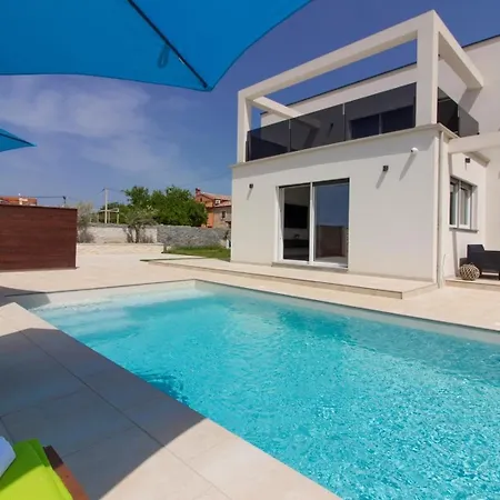Mit Privatpool Fuer 8 Personen Ca 220 Qm In Sisan, Istrien Suedkueste Von Istrien Holiday home *
