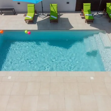 Mit Privatpool Fuer 8 Personen Ca 220 Qm In Sisan, Istrien Suedkueste Von Istrien Holiday home